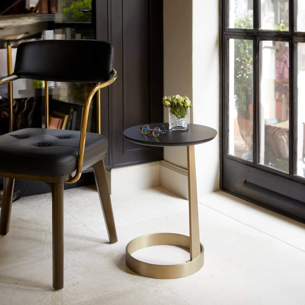 10 Amazing Modern Nightstand Decor Ideas